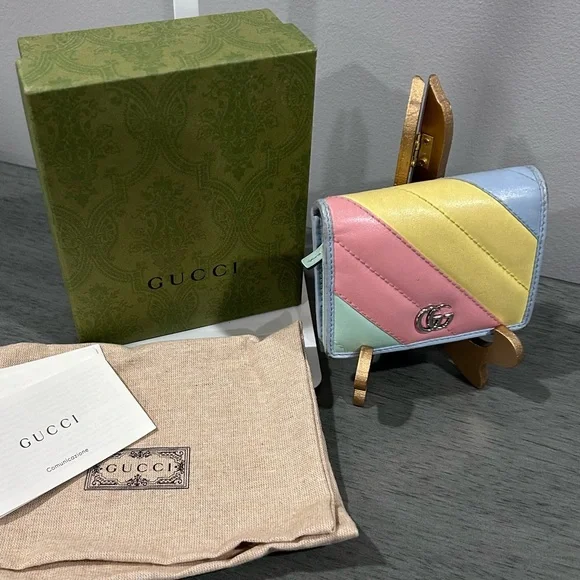 Gucci -Rare Multicolor Pastel Wallet with Silver GG Logo - Picture 3 of 11